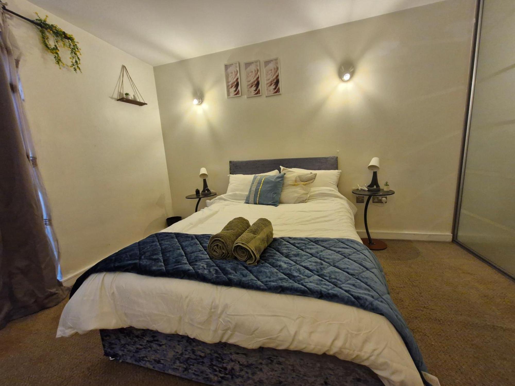 Luxhaven Elegant One-bed On High Street * Слау